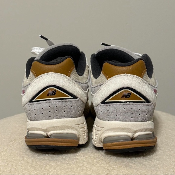 New Balance 2002R 'Warm Alpaca'
Used once, in like new condition, size W8/M6.5 - Picture 3 of 6